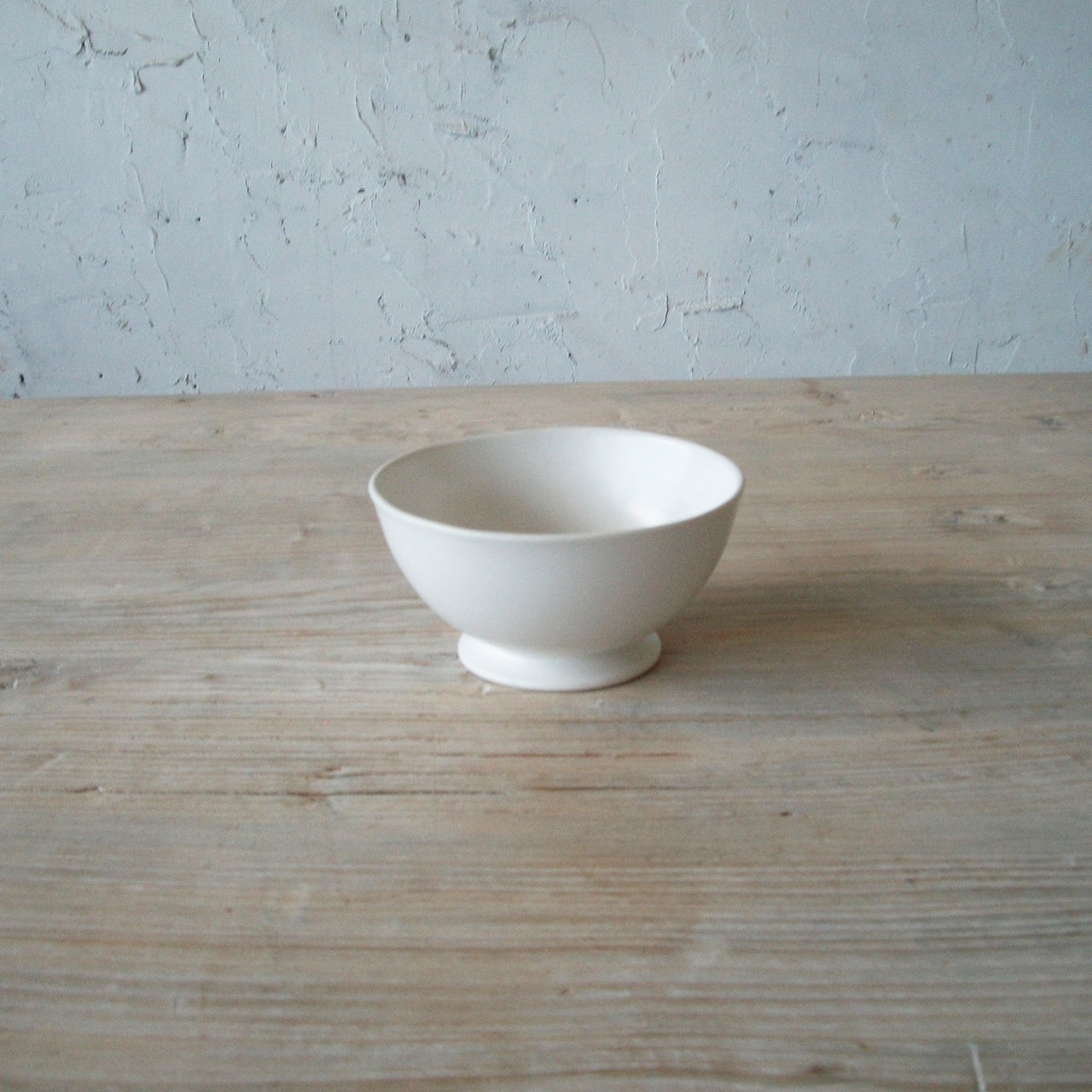 קערה על רגל קטנה