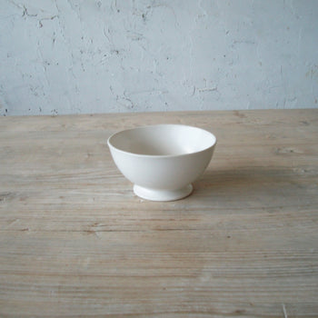 קערה על רגל קטנה