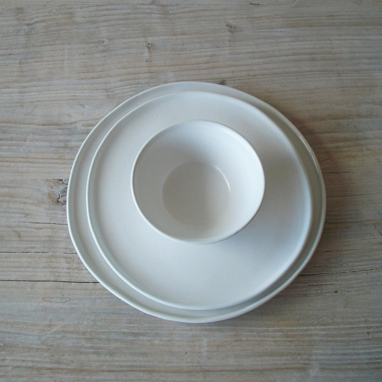 צלחת מרק עגולה בינונית