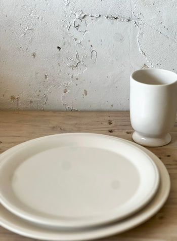 צלחת מנה עיקרית בעיטור פס עדין