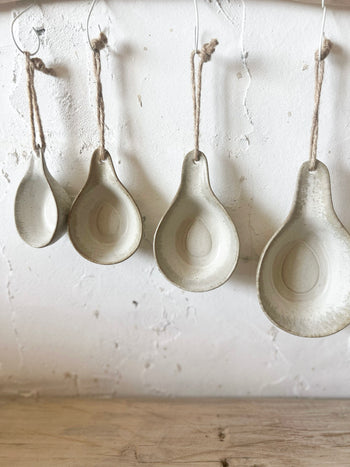 רביעיית כלי קרמיקה בצורת טיפה