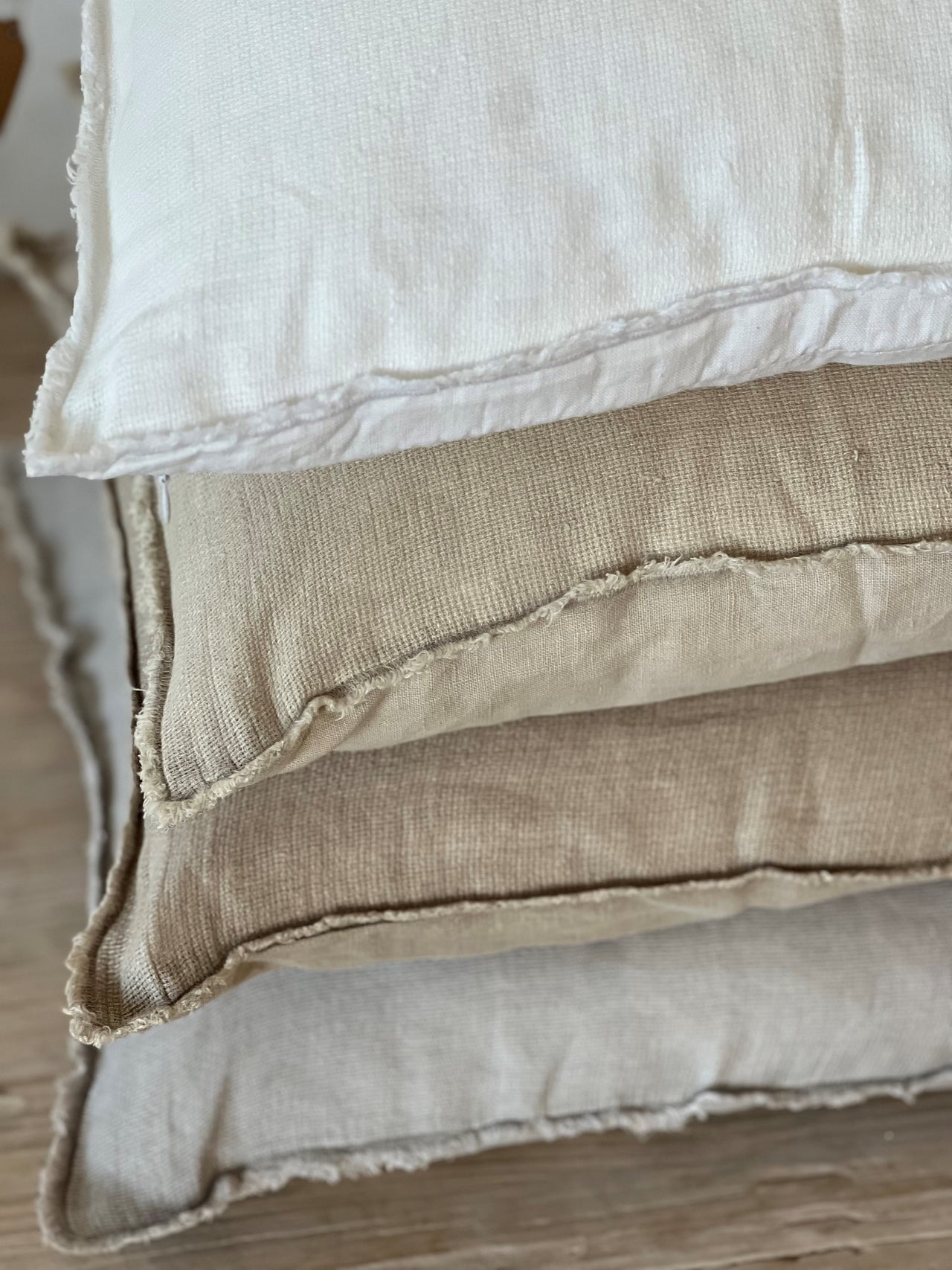 30X50   כרית פשתן עם קצוות פרומים בגימור מחורר