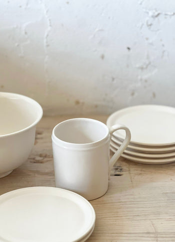 צלחת קינוח בגימור פס עדין