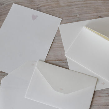 רביעית ניירות מכתבים+מעטפות+מדבקות לב