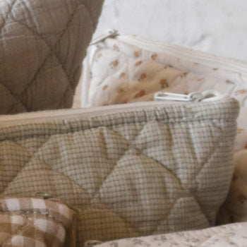 קלמר מאורך /תיק איפור קוילט