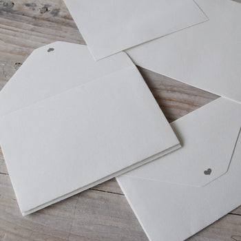 רביעית ניירות מכתבים+מעטפות+מדבקות לב