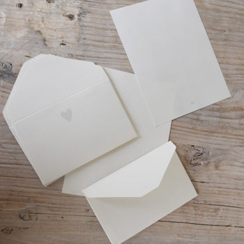 רביעית ניירות מכתבים+מעטפות+מדבקות לב