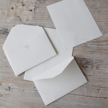 רביעית ניירות מכתבים+מעטפות+מדבקות לב