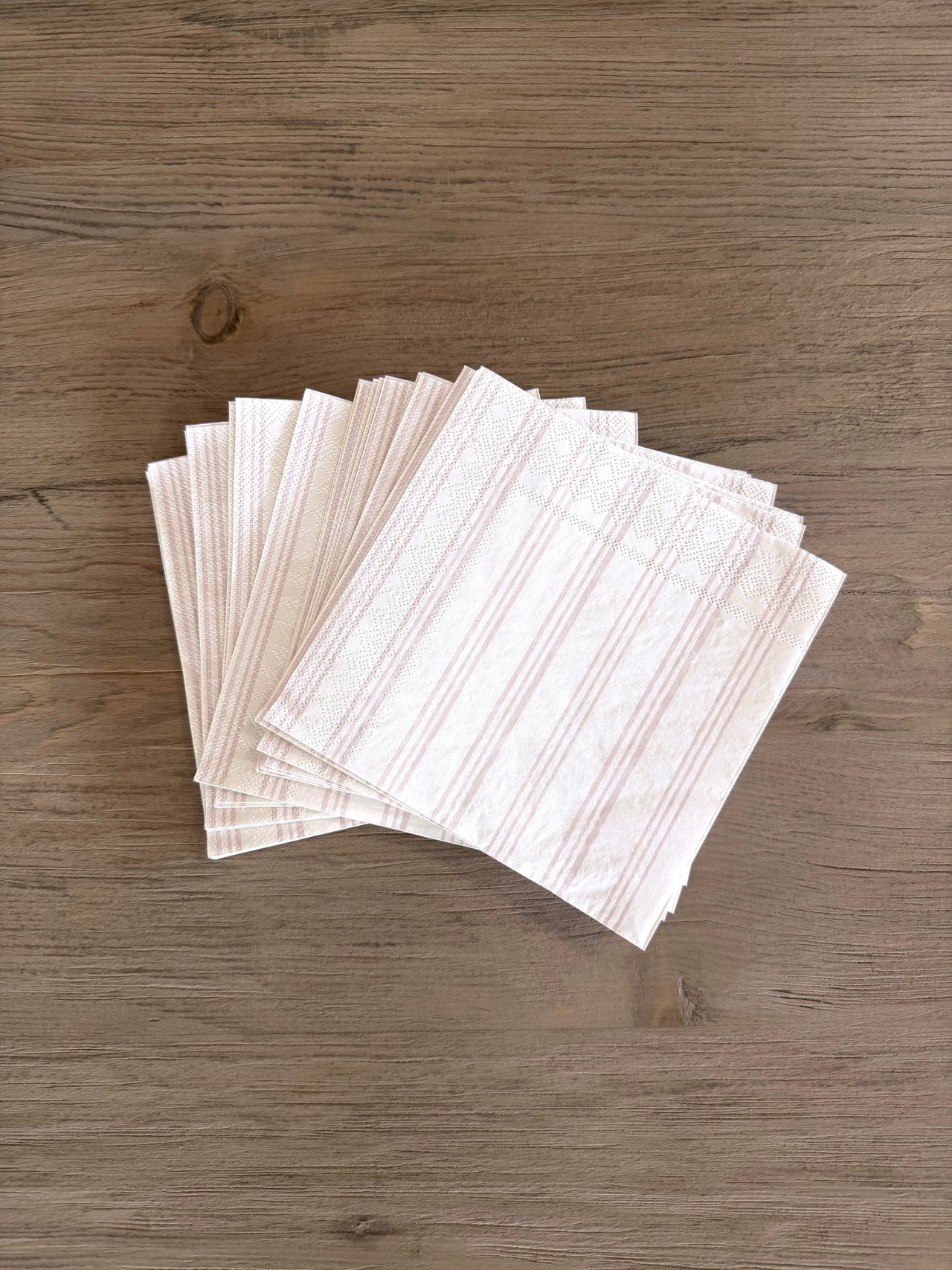 מפיות נייר פסים ורוד