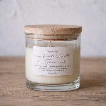 נר 250 גרם בתוך זכוכית שקופה עם מכסה עץ