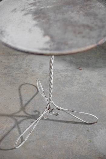 שולחן ברזל עגול לבן קטן