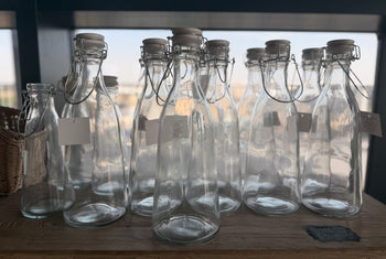 בקבוק זכוכית עם פקק פורצלן