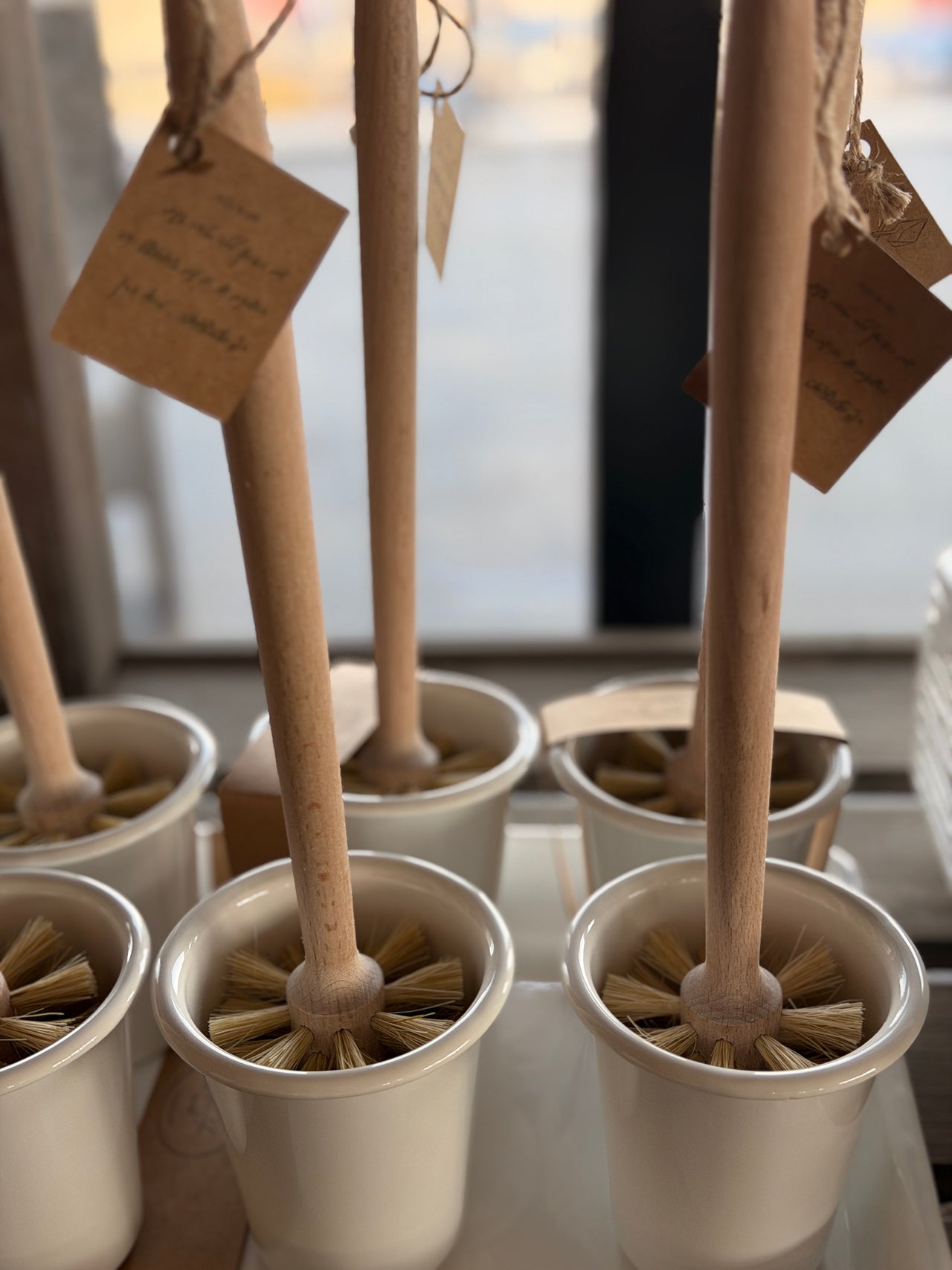 סט מברשת קיפוד וכוס אמייל