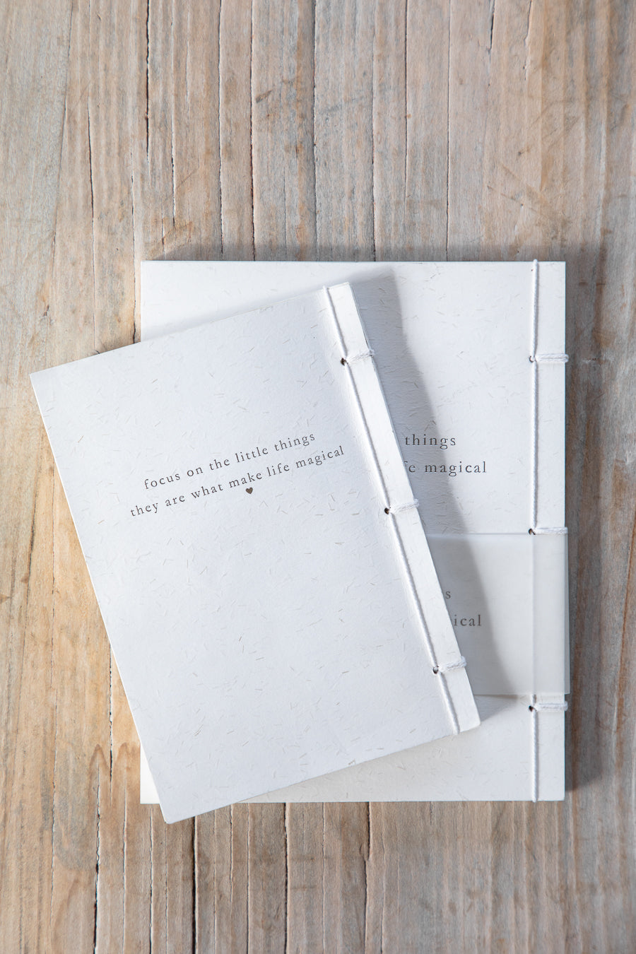 מחברת תפר לבנה LITTLE THINGS