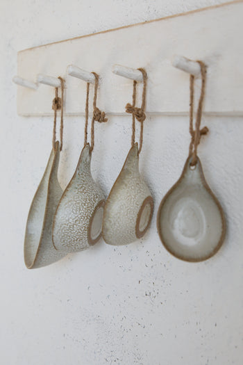 רביעיית כלי קרמיקה בצורת טיפה