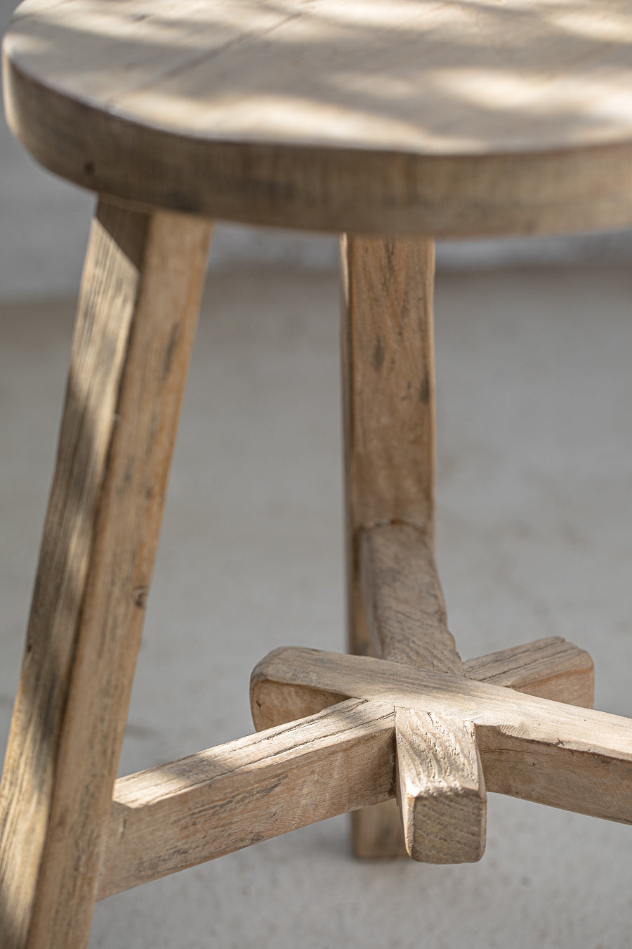 שרפרף עץ עגול