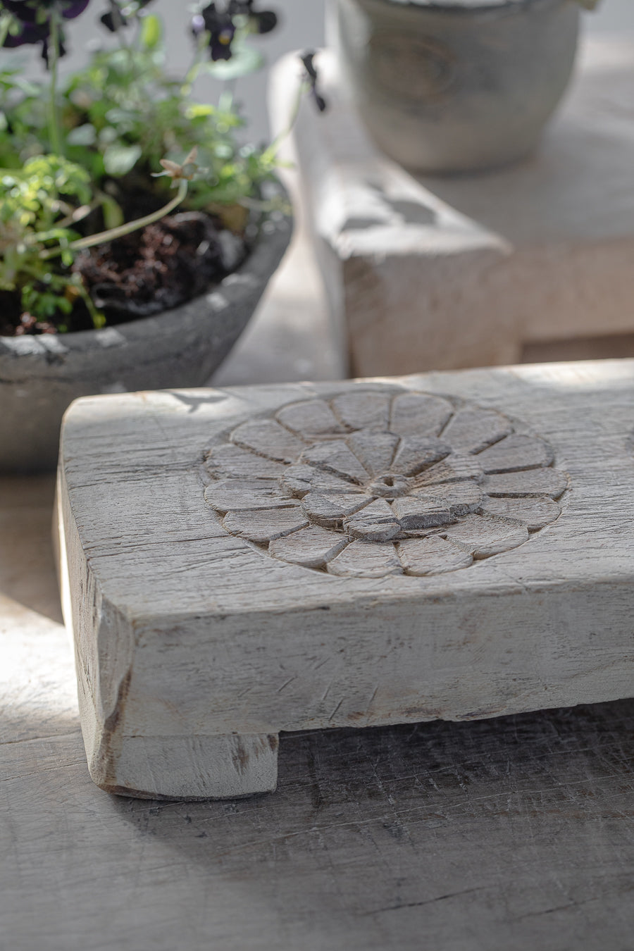 משטח עץ מגולף