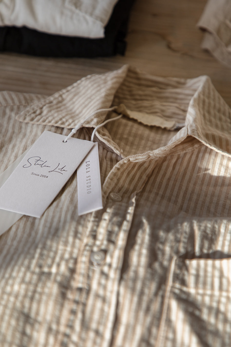 חולצת פשתן מכופתרת פסים