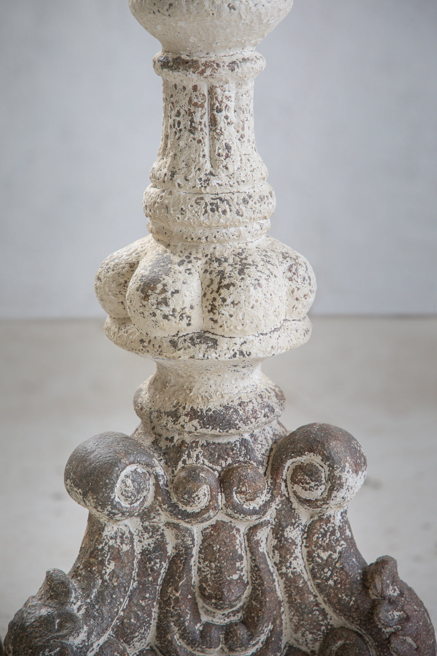 פמוט יצוק גדול