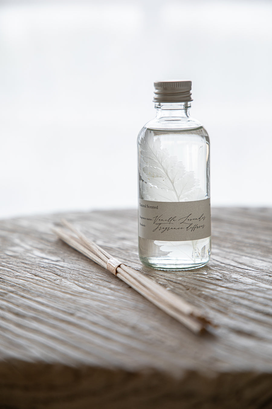 מפיץ ריח עגול עם פרחים מיובשים