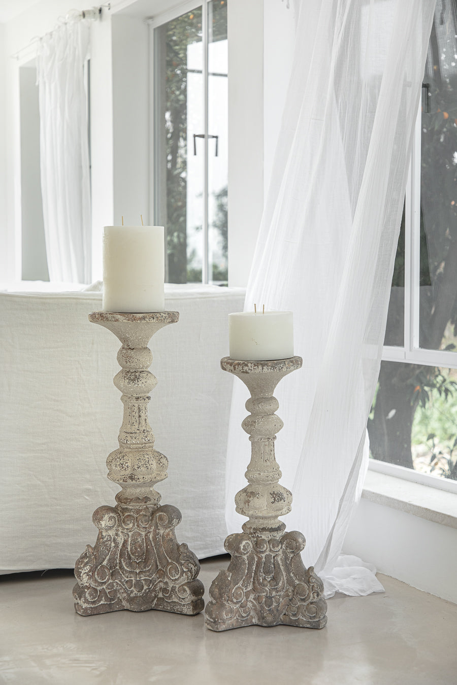 פמוט יצוק בינוני