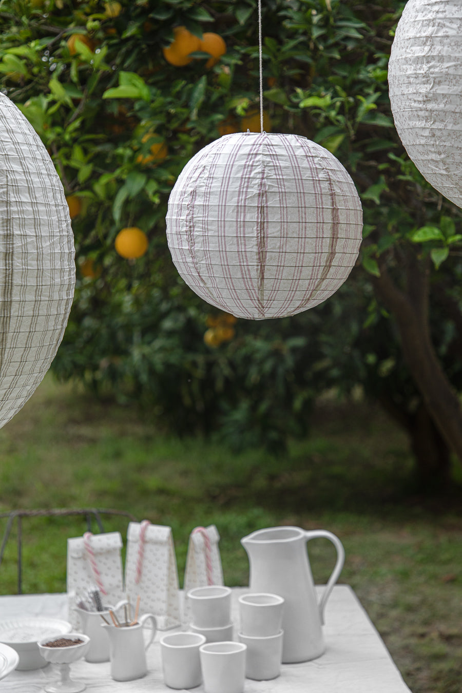 עששית נייר עגול פסים ורוד קטן - בקרוב