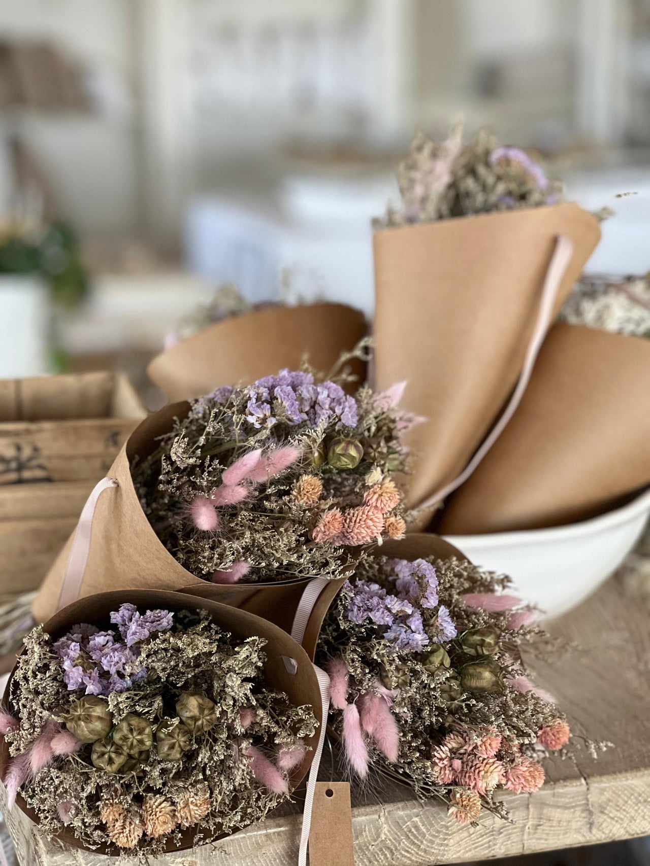 זר פרחים יבשים באריזת מתנה