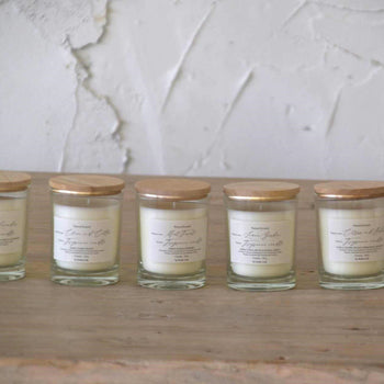 נר  140 גרם בתוך זכוכית שקופה עם מכסה עץ