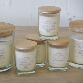 נר  140 גרם בתוך זכוכית שקופה עם מכסה עץ