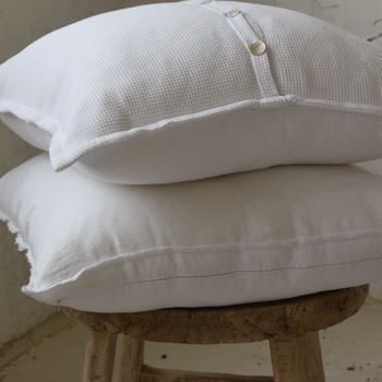 כרית פשתן בגימור קצוות פרומים 65*65