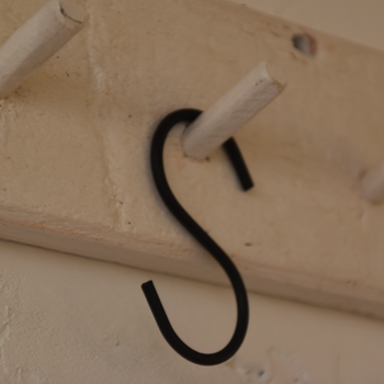 S מתלה בצורת