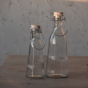 בקבוק זכוכית עם פקק פורצלן