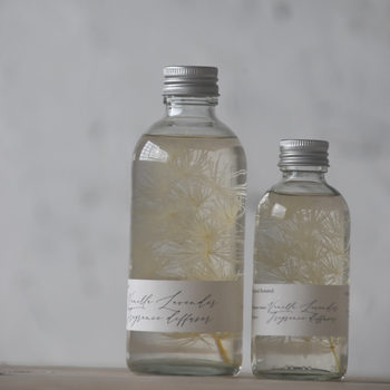 מפיץ ריח עגול עם פרחים מיובשים