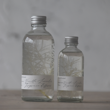 מפיץ ריח עגול עם פרחים מיובשים