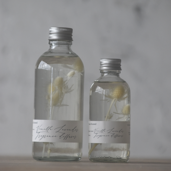 מפיץ ריח עגול עם פרחים מיובשים